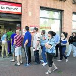 EL DESEMPLEO REGISTRADO EN ESPAÑA BAJÓ EN 30.113 PERSONAS EN MAYO